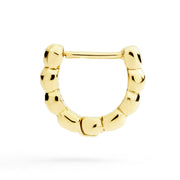 Orecchino Hoop Granelli DoDo in oro giallo 18K, orecchino a cerchio con texture granellata.